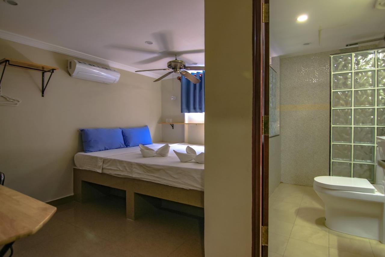 Bar Oz Riverside Guesthouse Phnom Penh Exterior photo