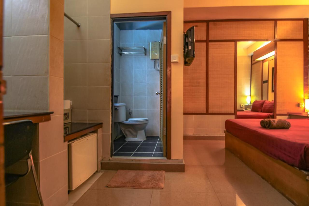 Bar Oz Riverside Guesthouse Phnom Penh Exterior photo