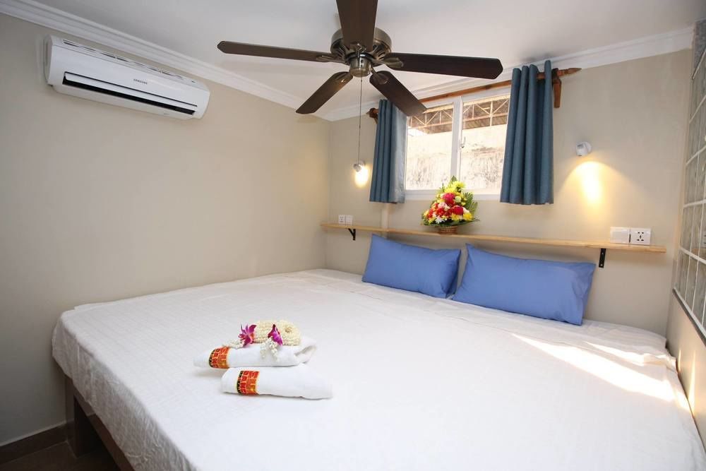 Bar Oz Riverside Guesthouse Phnom Penh Exterior photo